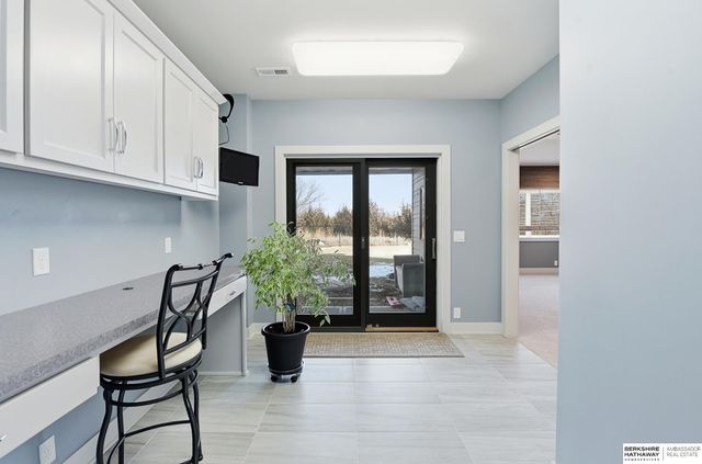 5713 S 239th Street, Elkhorn, NE 68022