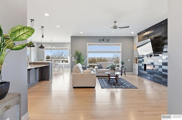 5713 S 239th Street, Elkhorn, NE 68022