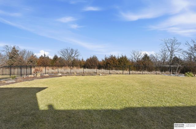 5713 S 239th Street, Elkhorn, NE 68022