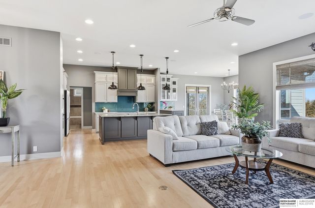 5713 S 239th Street, Elkhorn, NE 68022