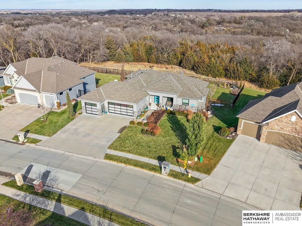 5713 S 239th Street, Elkhorn, NE 68022