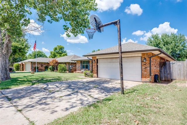 2713 Summerfield Drive, Edmond, OK 73012