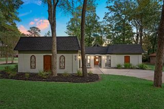 99 April Wind Drive S, Conroe, TX 77356