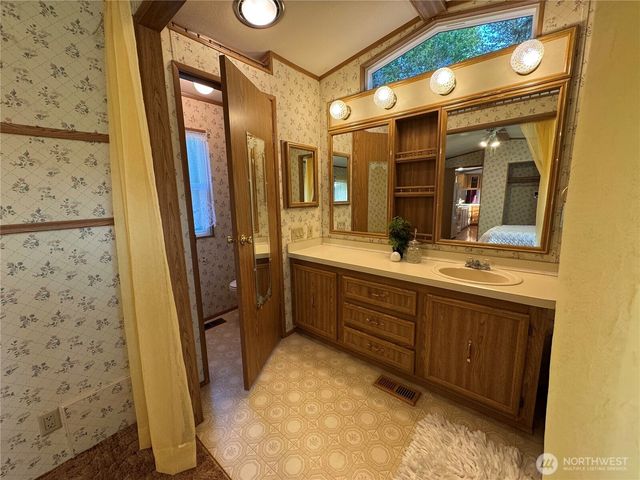 8760 State Hwy 303 NE #L, Bremerton, WA 98311