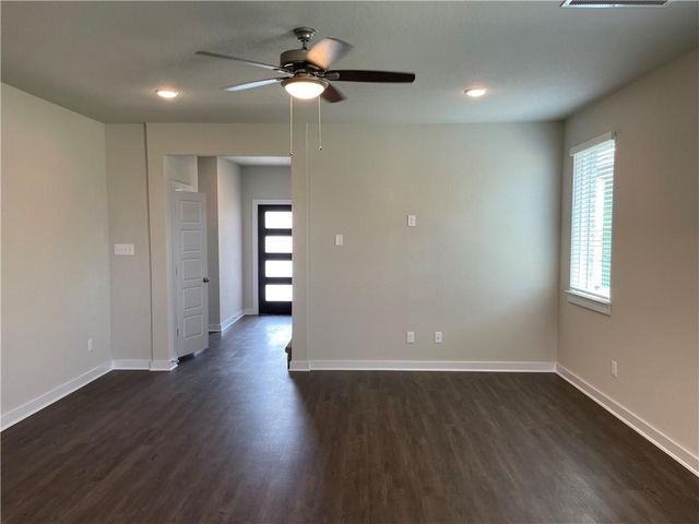 609 Paddock LN, Georgetown, TX 78626