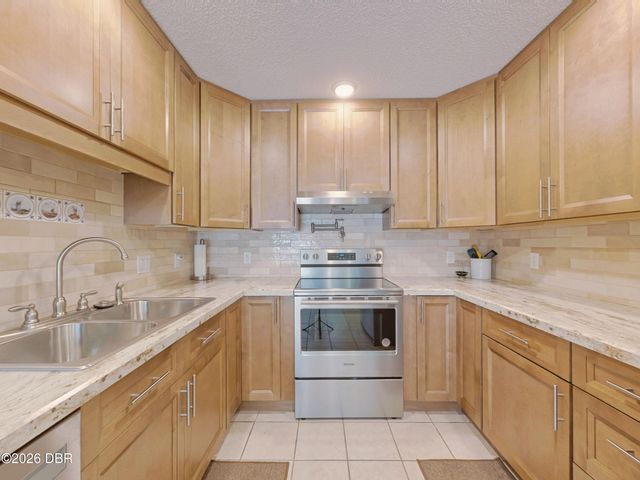 2490 S Glen Eagles Drive, Deland, FL 32724
