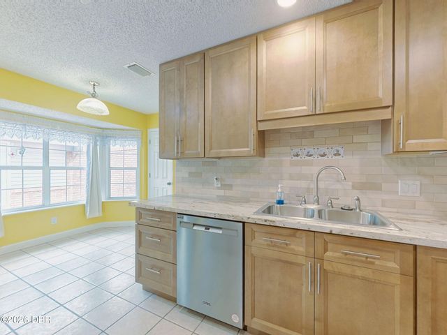 2490 S Glen Eagles Drive, Deland, FL 32724