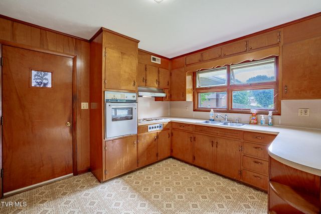 556 East Morgan Street, Church Hill, TN 37642