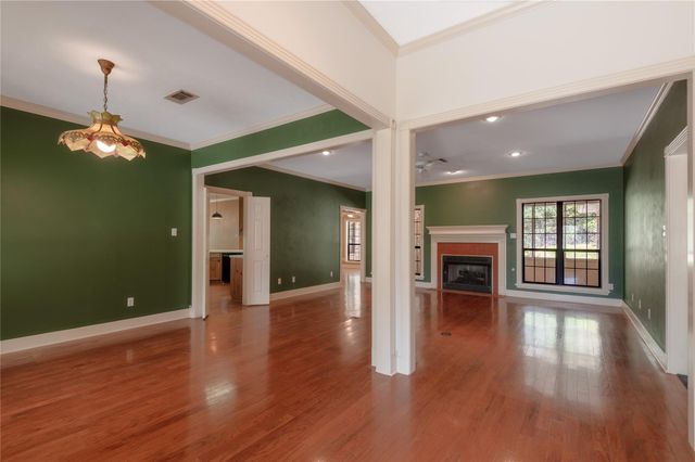 309 Broadmoor Drive, Huntsville, TX 77340