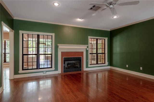 309 Broadmoor Drive, Huntsville, TX 77340