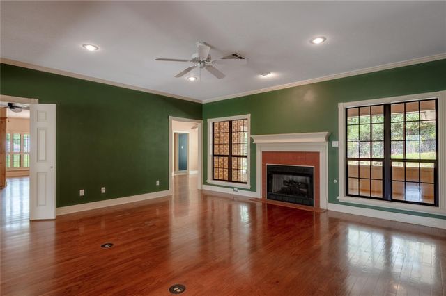 309 Broadmoor Drive, Huntsville, TX 77340