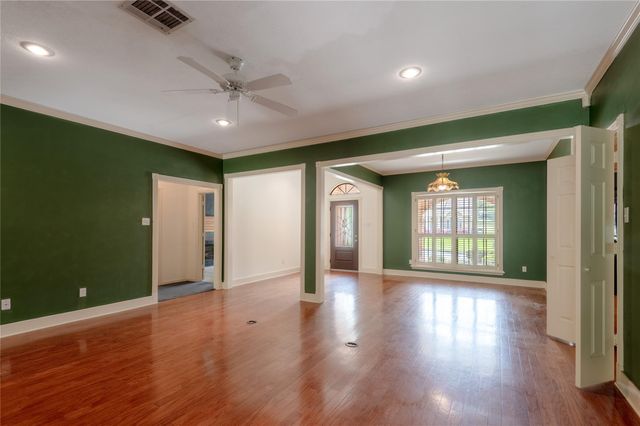 309 Broadmoor Drive, Huntsville, TX 77340