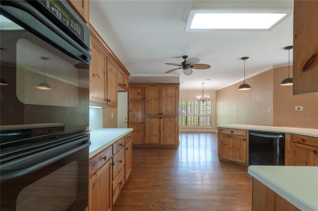 309 Broadmoor Drive, Huntsville, TX 77340