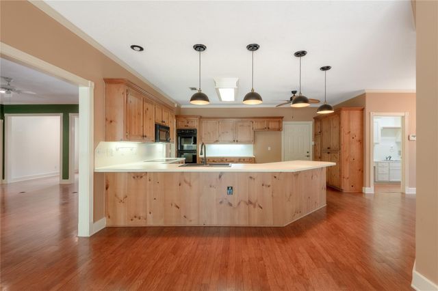 309 Broadmoor Drive, Huntsville, TX 77340