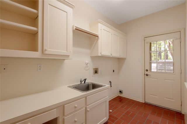 309 Broadmoor Drive, Huntsville, TX 77340