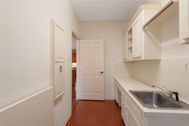 309 Broadmoor Drive, Huntsville, TX 77340