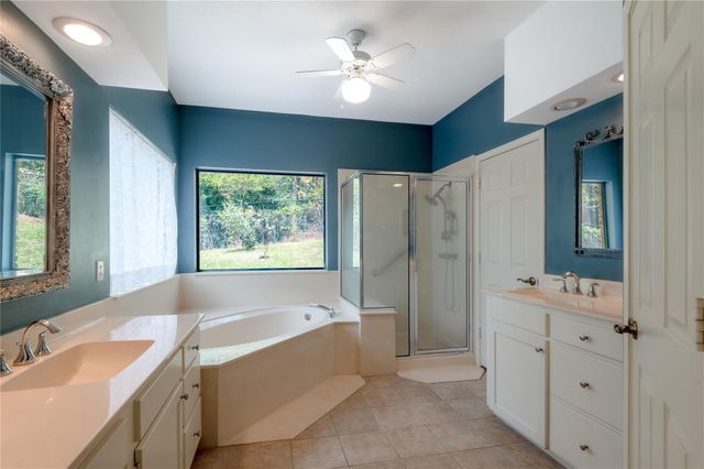 309 Broadmoor Drive, Huntsville, TX 77340