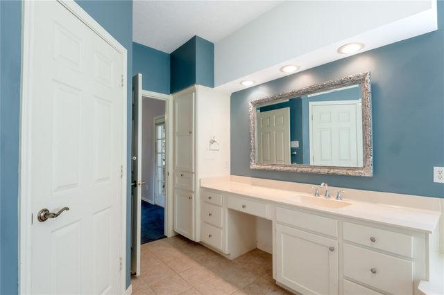 309 Broadmoor Drive, Huntsville, TX 77340