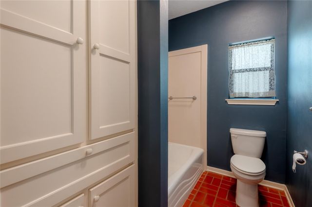 309 Broadmoor Drive, Huntsville, TX 77340