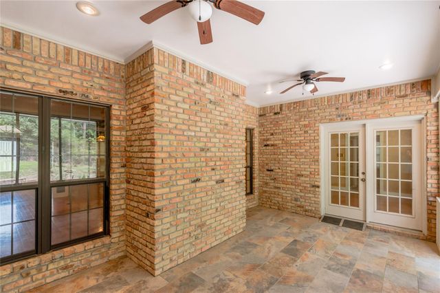 309 Broadmoor Drive, Huntsville, TX 77340