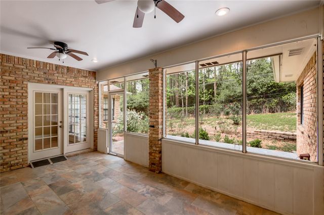 309 Broadmoor Drive, Huntsville, TX 77340