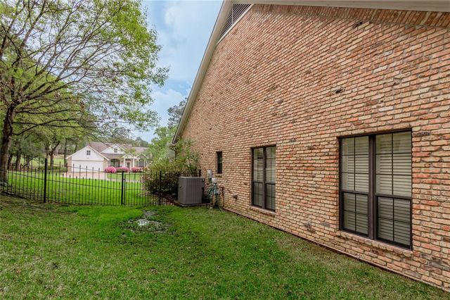 309 Broadmoor Drive, Huntsville, TX 77340