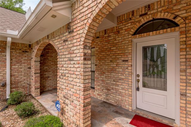 309 Broadmoor Drive, Huntsville, TX 77340