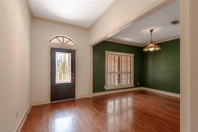 309 Broadmoor Drive, Huntsville, TX 77340