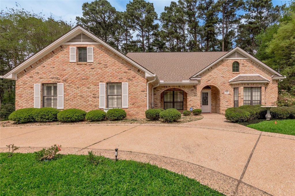 309 Broadmoor Drive, Huntsville, TX 77340