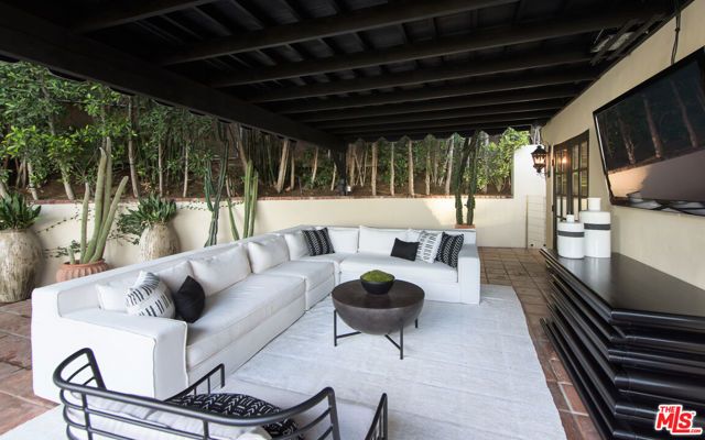 9101 St Ives Drive, Los Angeles, CA 90069