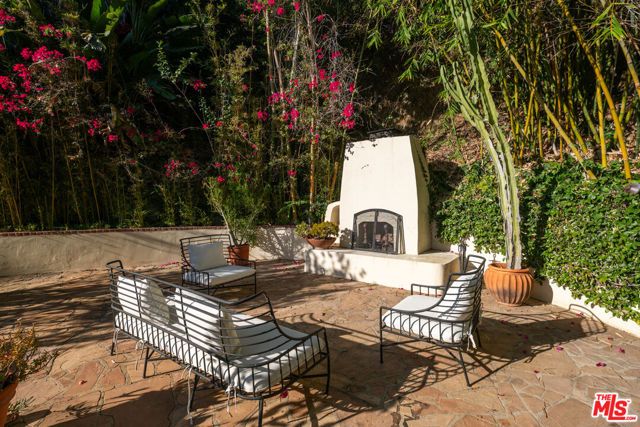9101 St Ives Drive, Los Angeles, CA 90069