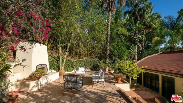 9101 St Ives Drive, Los Angeles, CA 90069