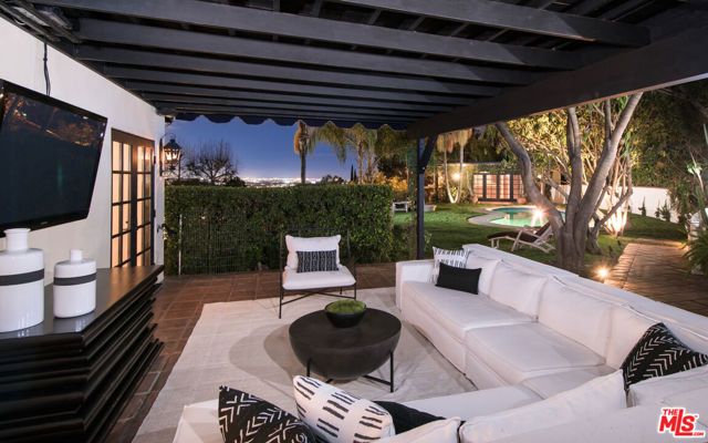 9101 St Ives Drive, Los Angeles, CA 90069