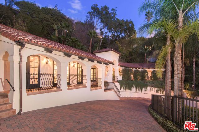 9101 St Ives Drive, Los Angeles, CA 90069