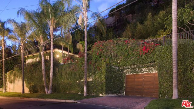 9101 St Ives Drive, Los Angeles, CA 90069