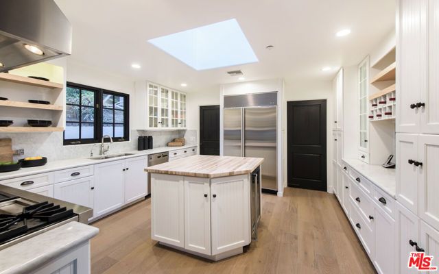 9101 St Ives Drive, Los Angeles, CA 90069