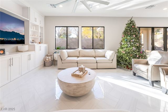 45 Garibaldi Way, Henderson, NV 89011