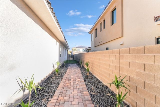 45 Garibaldi Way, Henderson, NV 89011