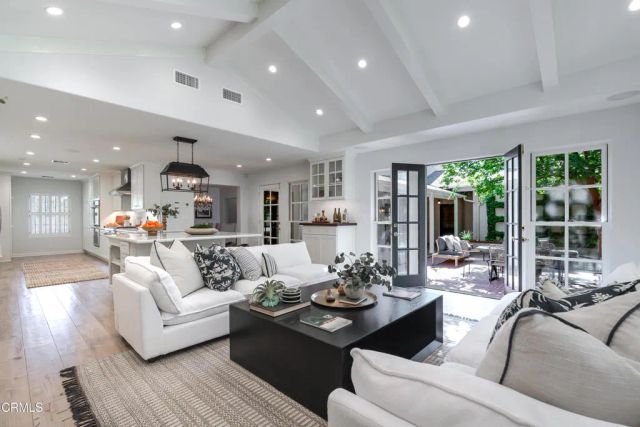 2051 Mendocino Lane, Altadena, CA 91001