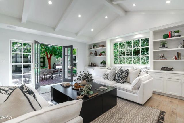 2051 Mendocino Lane, Altadena, CA 91001