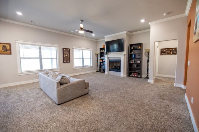 1011 Fair Oaks Street, Tontitown, AR 72762