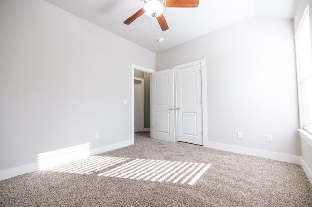 1011 Fair Oaks Street, Tontitown, AR 72762