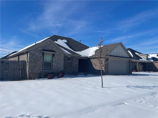 1011 Fair Oaks Street, Tontitown, AR 72762