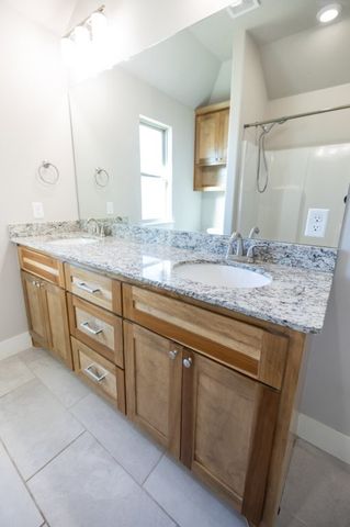 1011 Fair Oaks Street, Tontitown, AR 72762