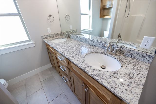 1011 Fair Oaks Street, Tontitown, AR 72762