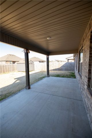 1011 Fair Oaks Street, Tontitown, AR 72762