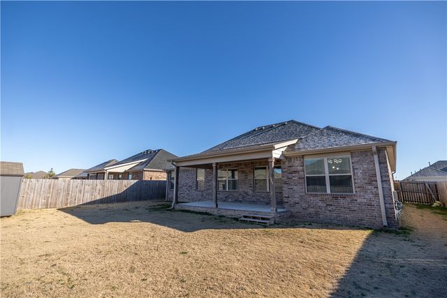 1011 Fair Oaks Street, Tontitown, AR 72762