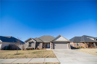 1011 Fair Oaks Street, Tontitown, AR 72762