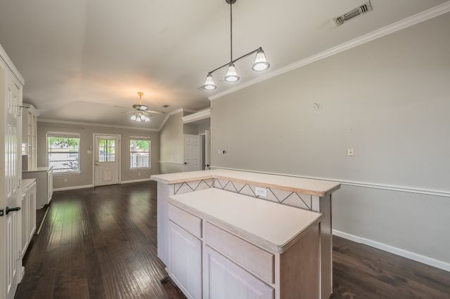 520 Kelley Court, Fort Worth, TX 76120