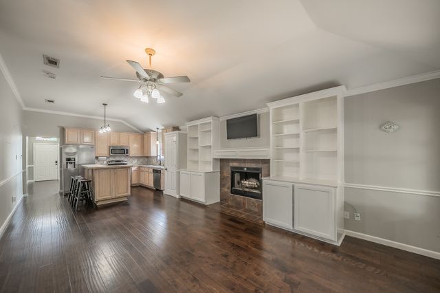 520 Kelley Court, Fort Worth, TX 76120